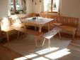 Eckbank und Tisch in Fichte